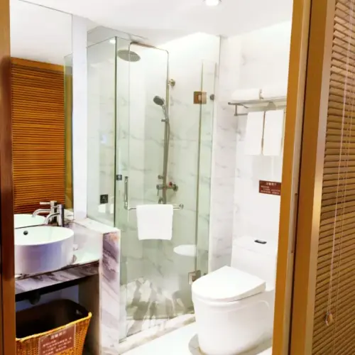 VIP-Business-Zimmer (Kung-Fu-Teeservice + Minikühlschrank)